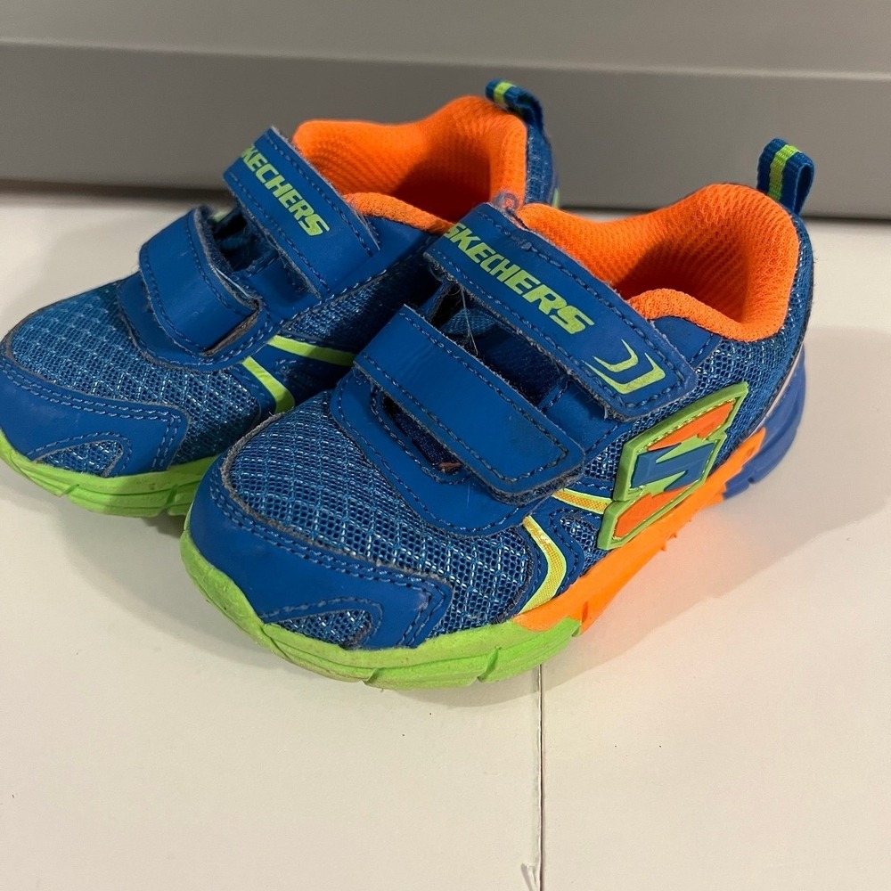 Toddler boy size 5 Sketcher shoes (s-175)